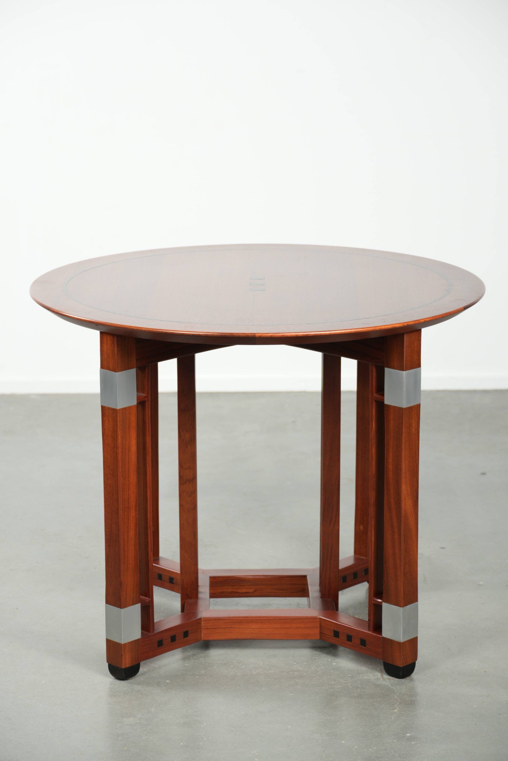 Beautiful round Art Deco design side/coffee table