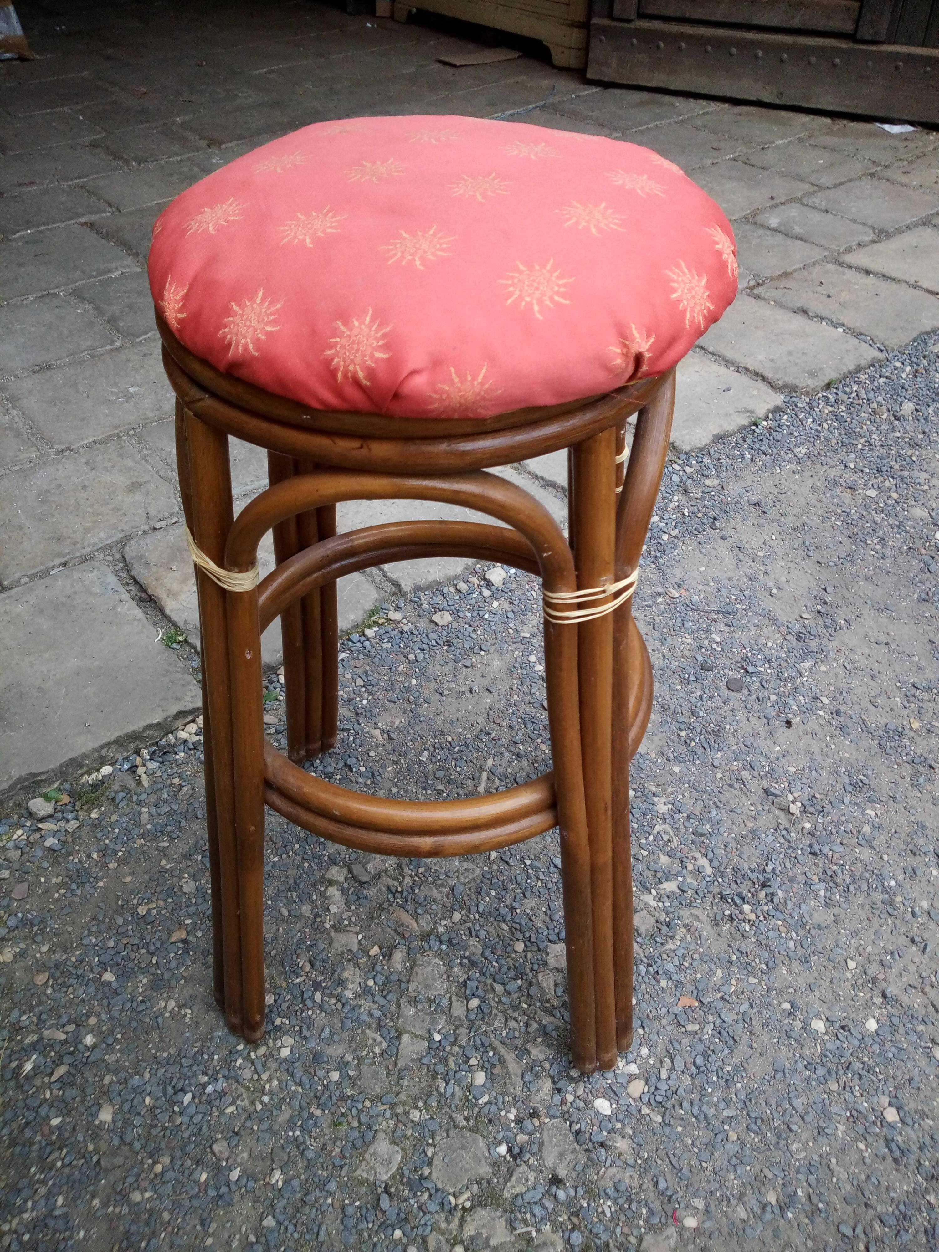 Rattan bar and two stools