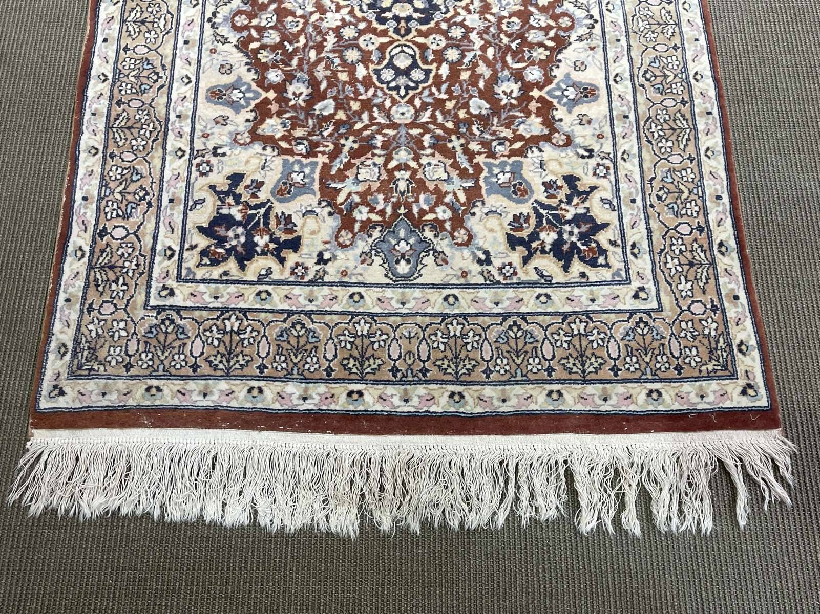 Handmade wool Oriental rug - 1.70m x 96cm