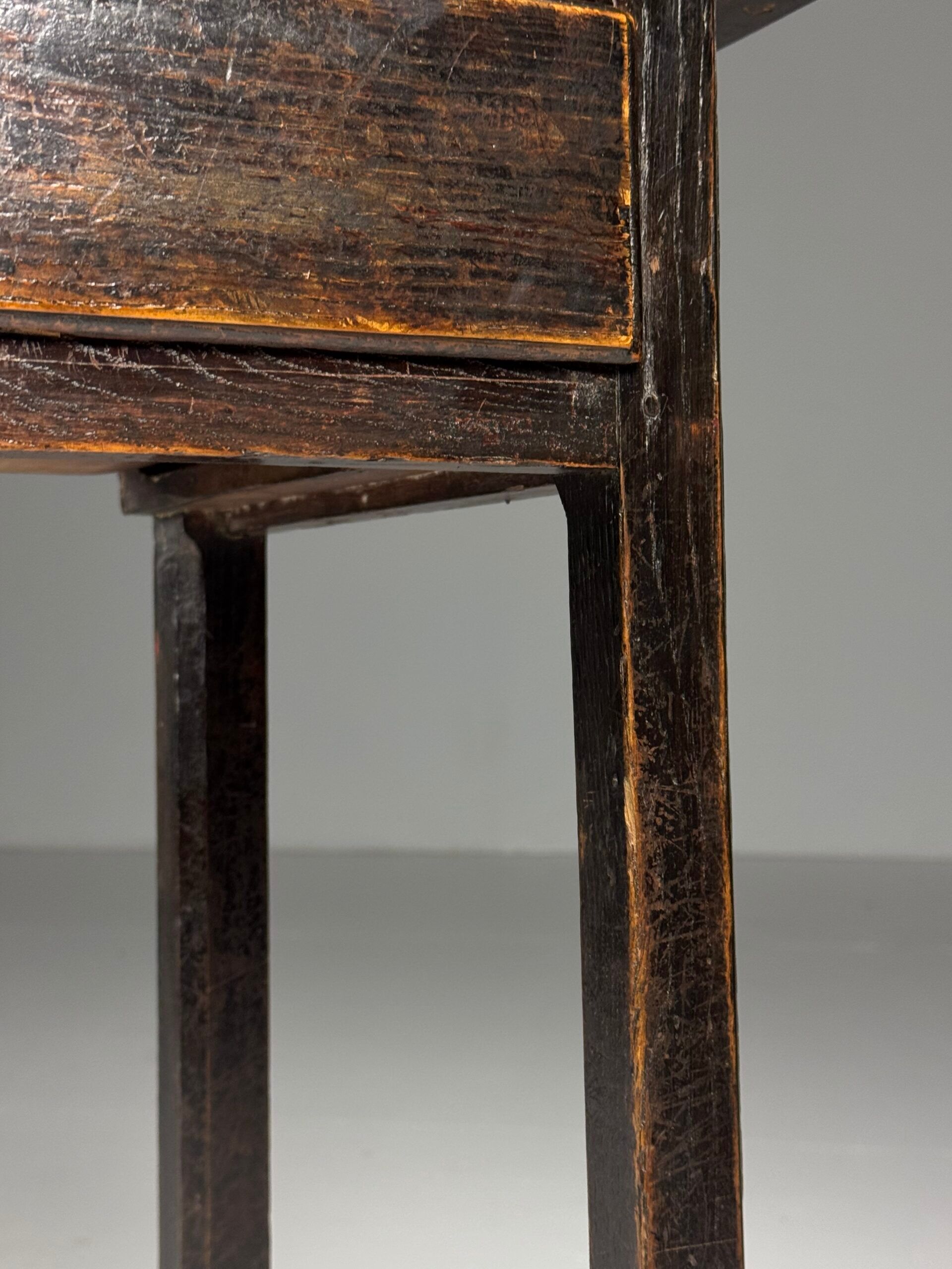 Table anglaise du XVIIe siècle