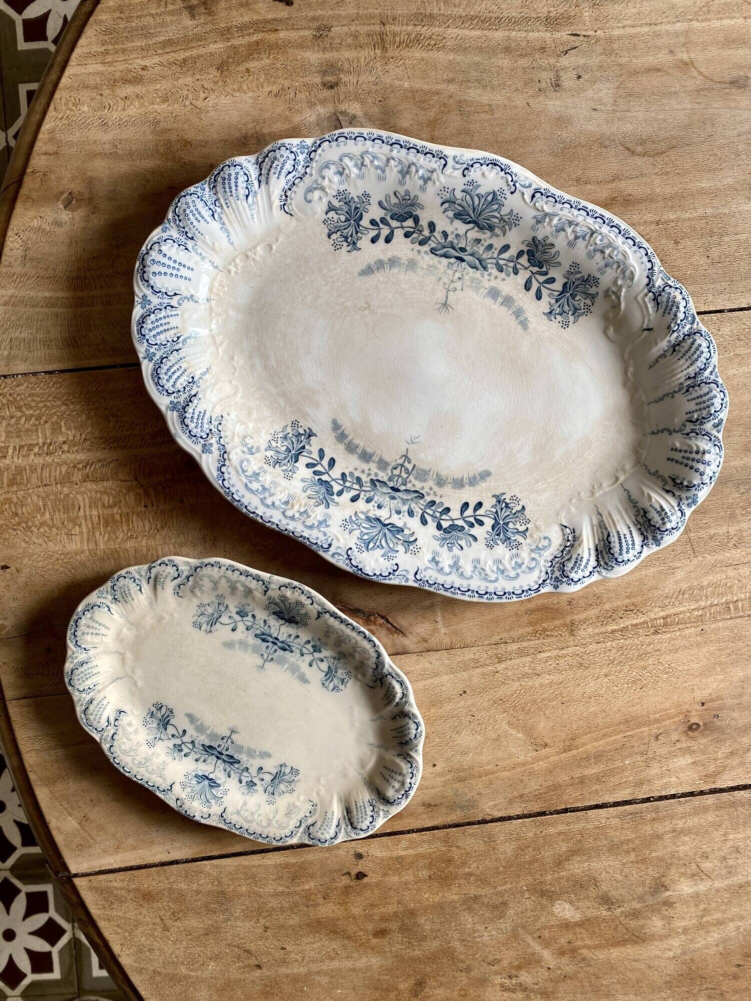 Set of 2 raviers, vintag dishes in iron earth, Regency model of Saint Amand