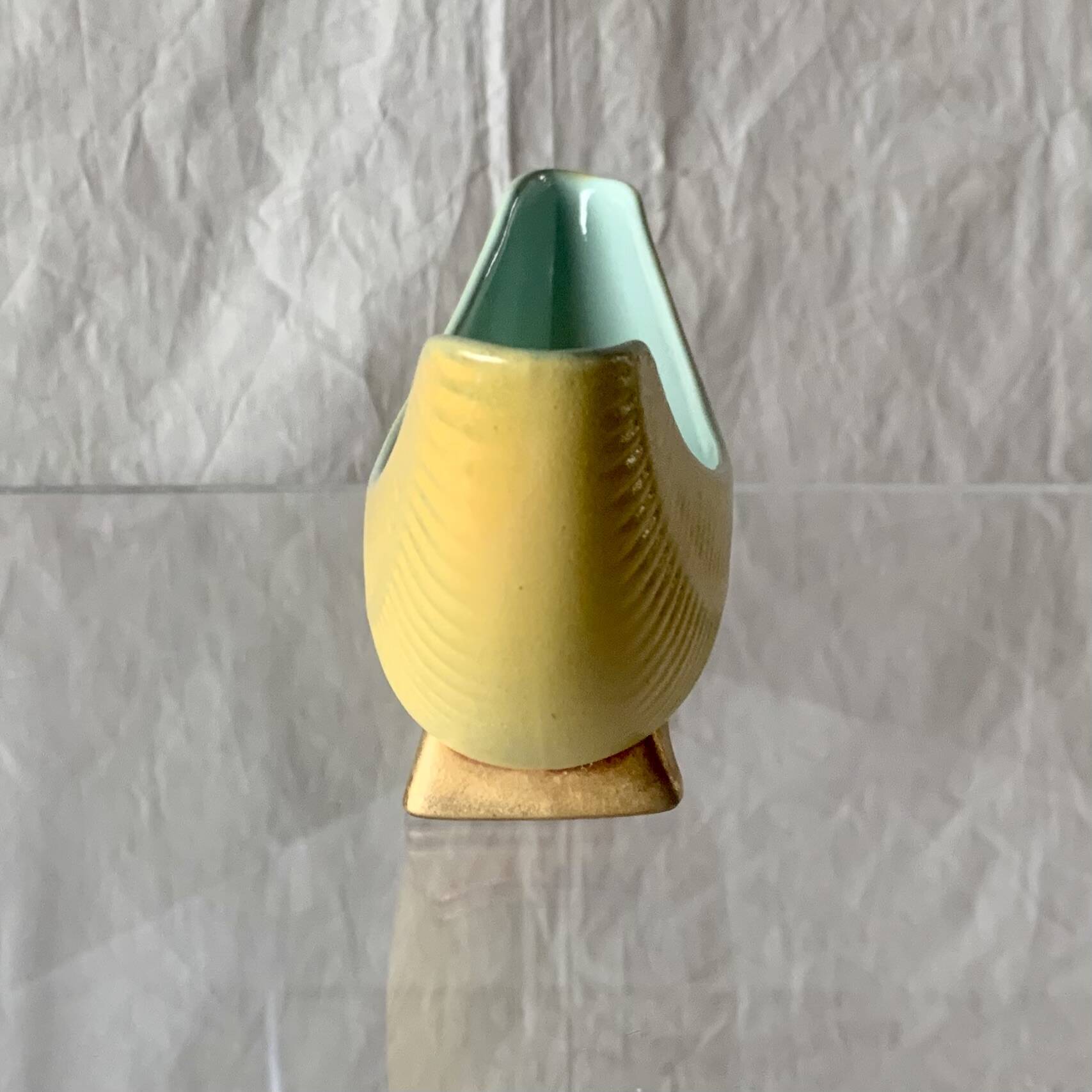 Vide-poche vintage en céramique jaune West Germany 919