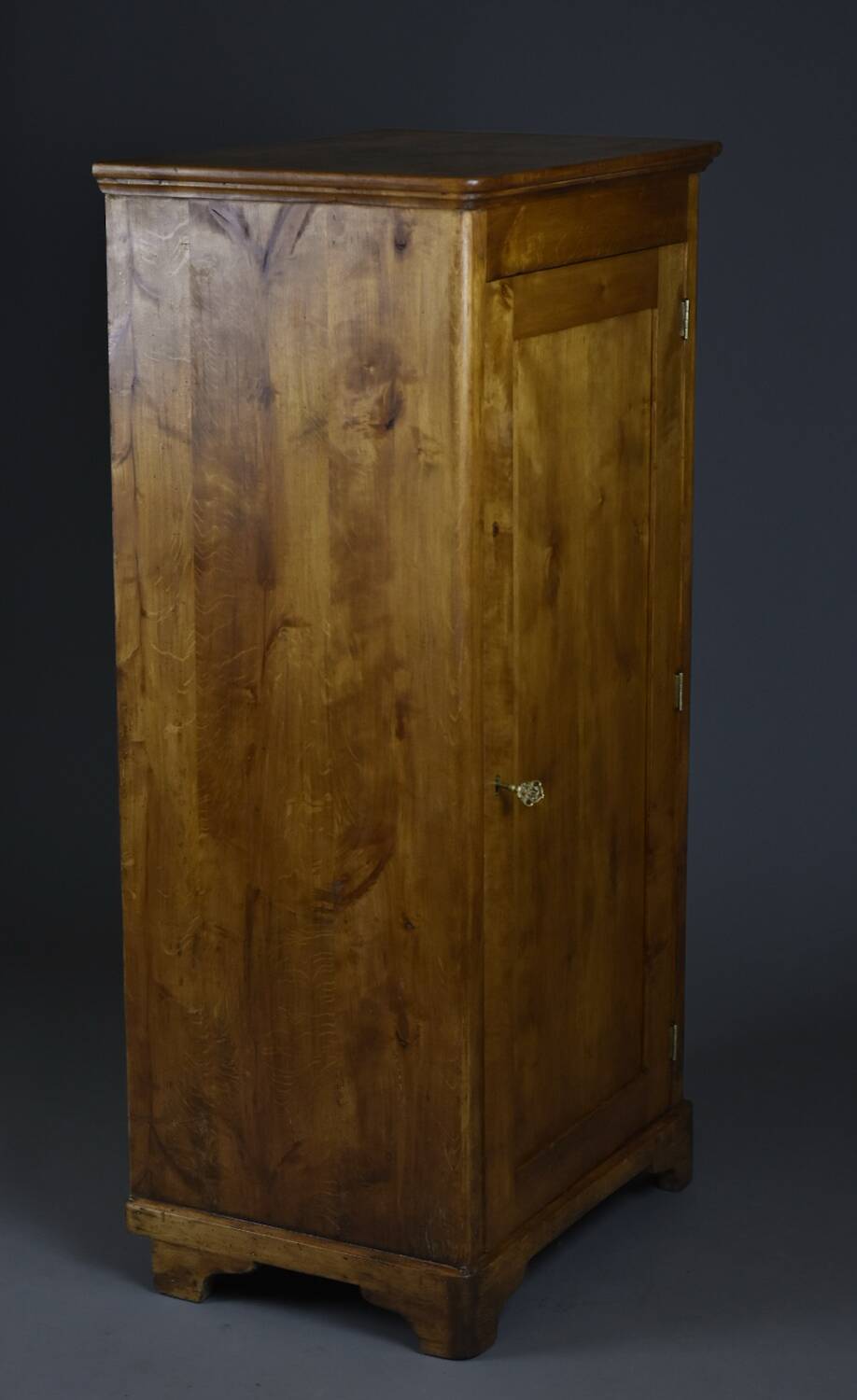 Birch linen cabinet from the 1920s/30s – fully restored