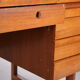 Bureau en bois avec des tiroirs