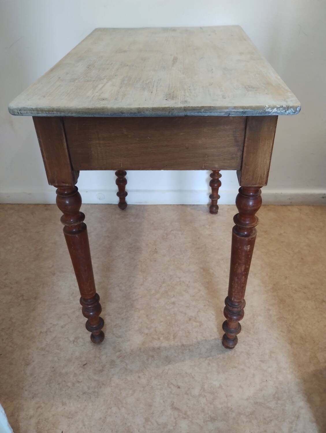 Desk with turned legs