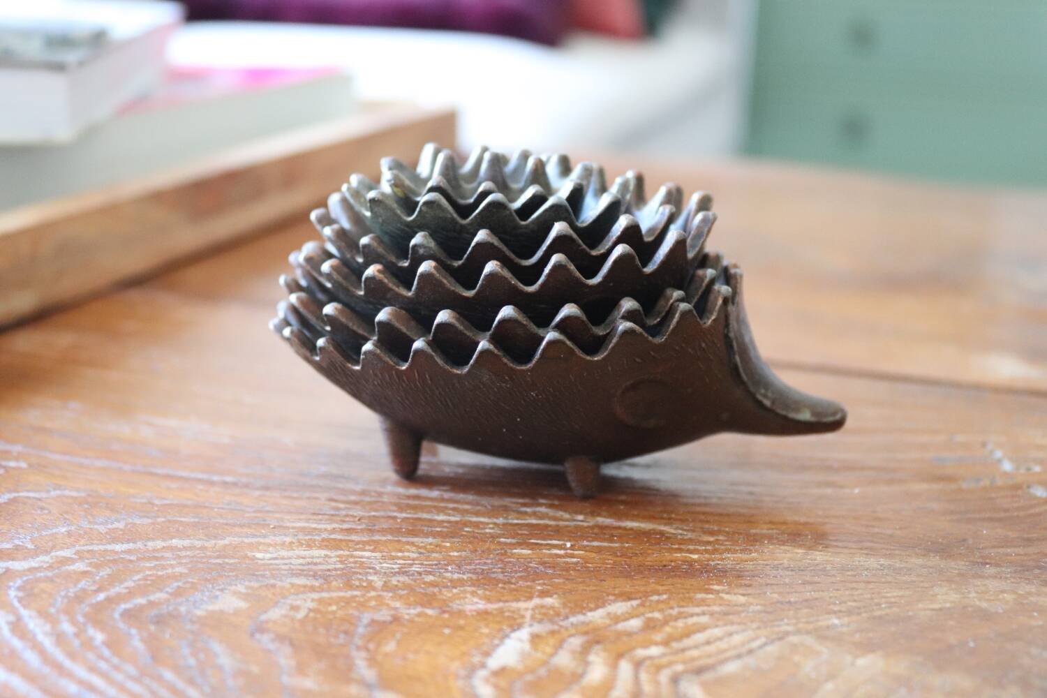 Nesting hedgehog ashtray w. bosse