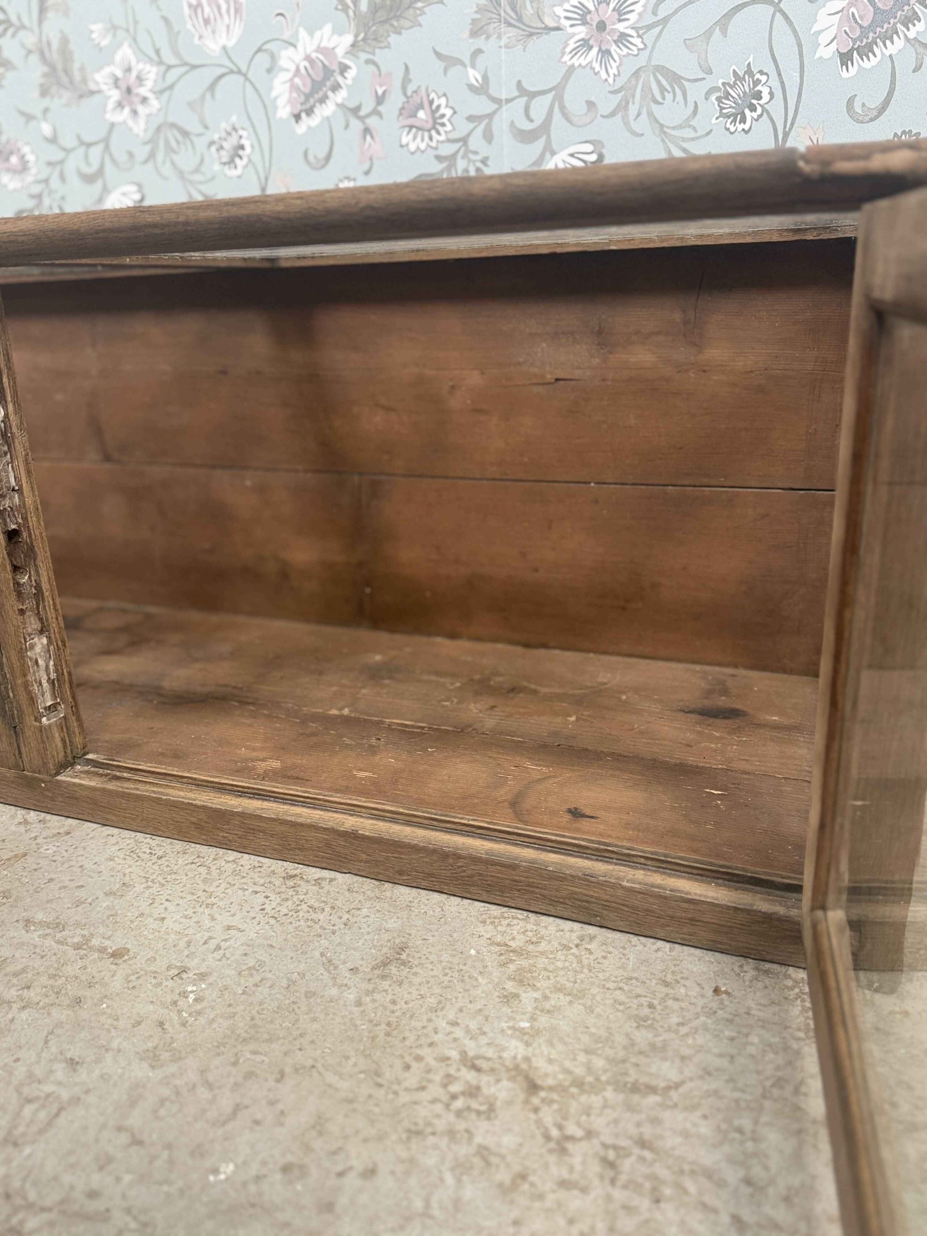 Antique shop display cabinet in oak (renovated)