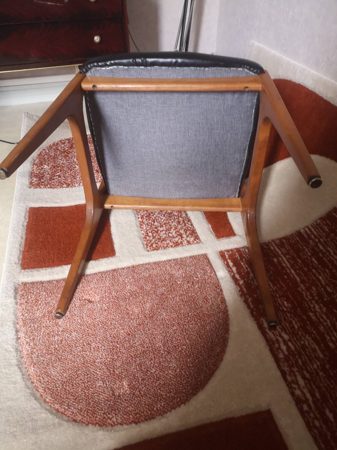 2 Scandinavian chairs