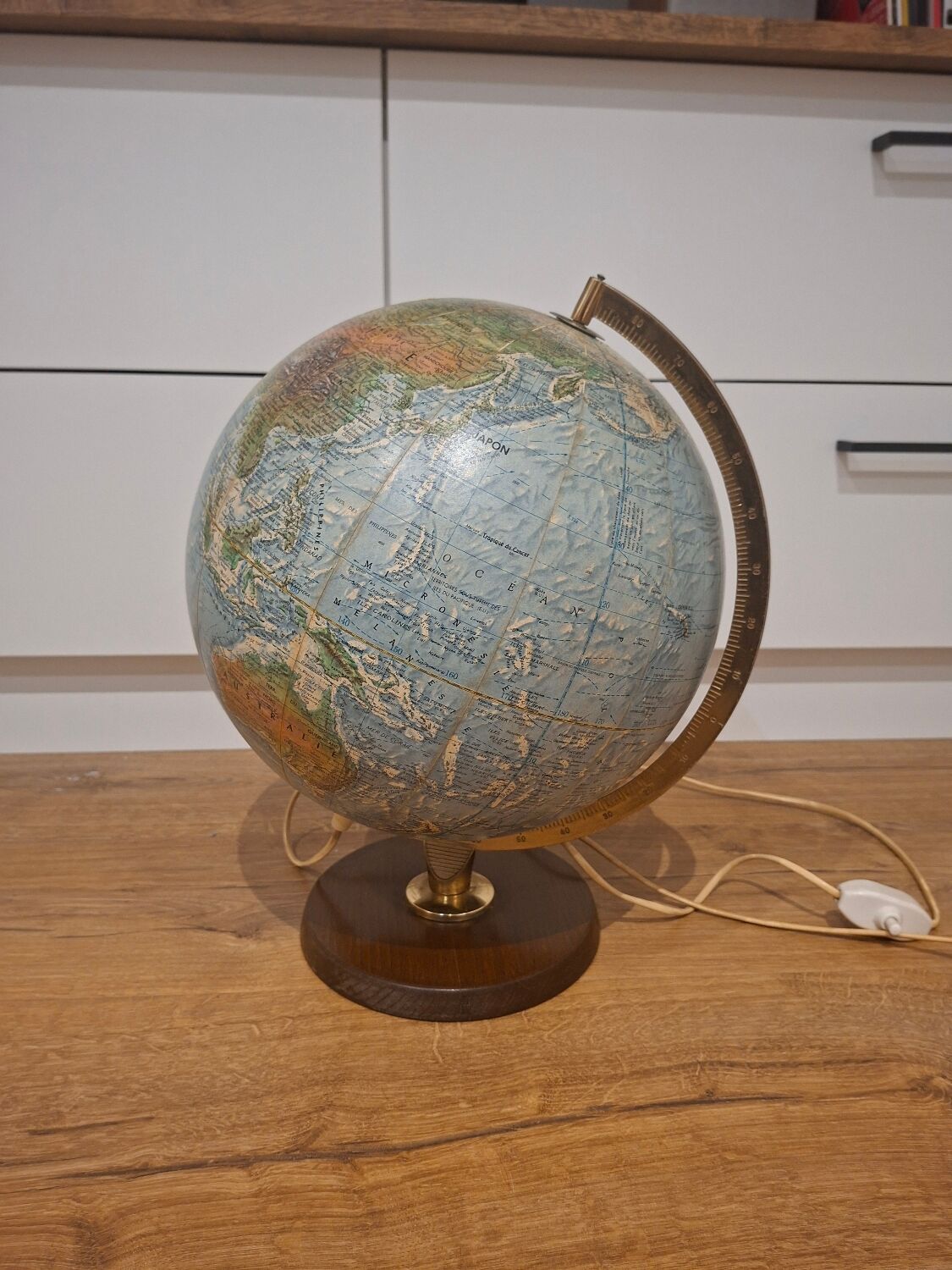 Illuminated globe, taride, 1970-1880, 30 cm
