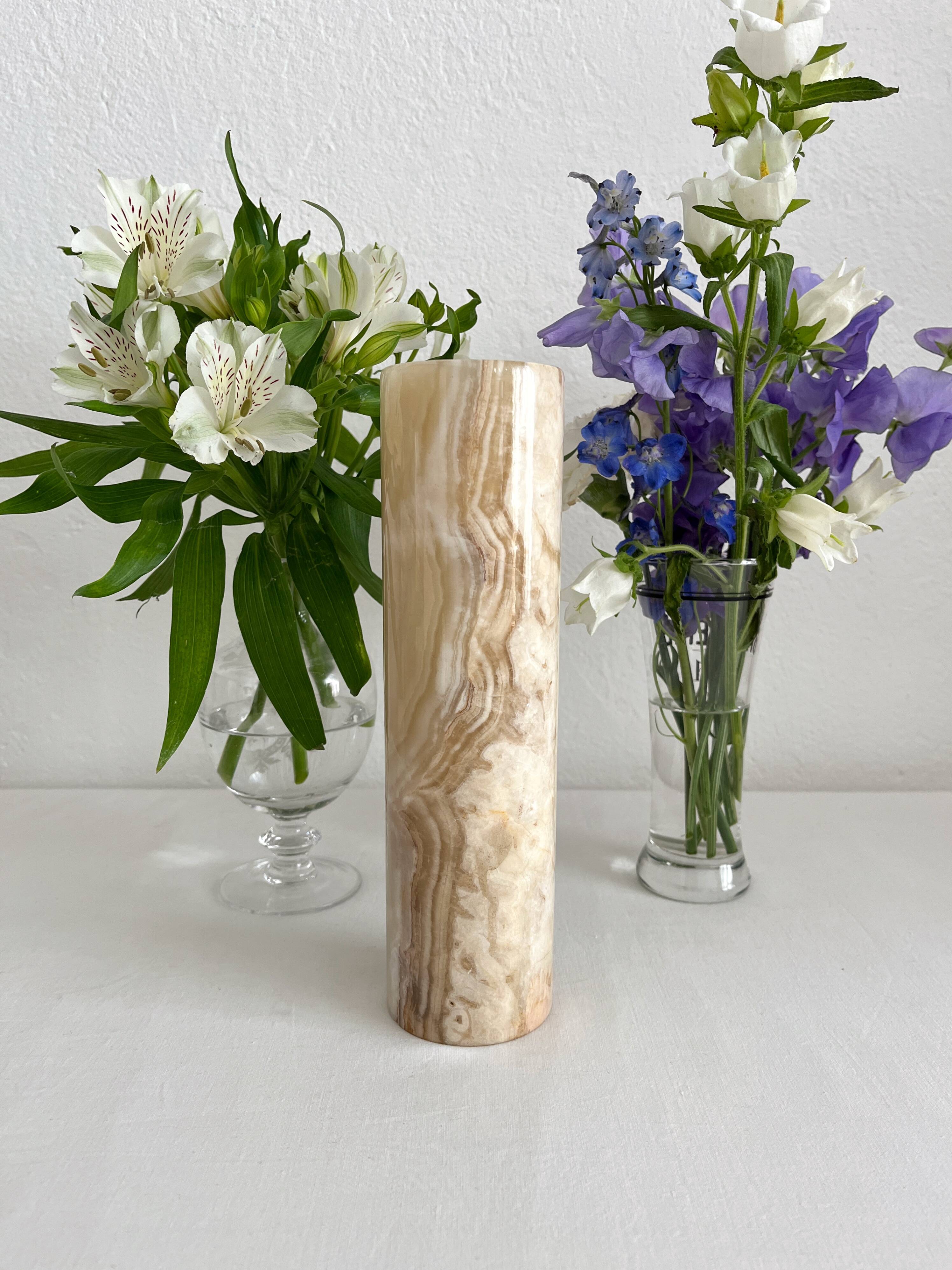 Straight vase in vintage alabaster or onyx