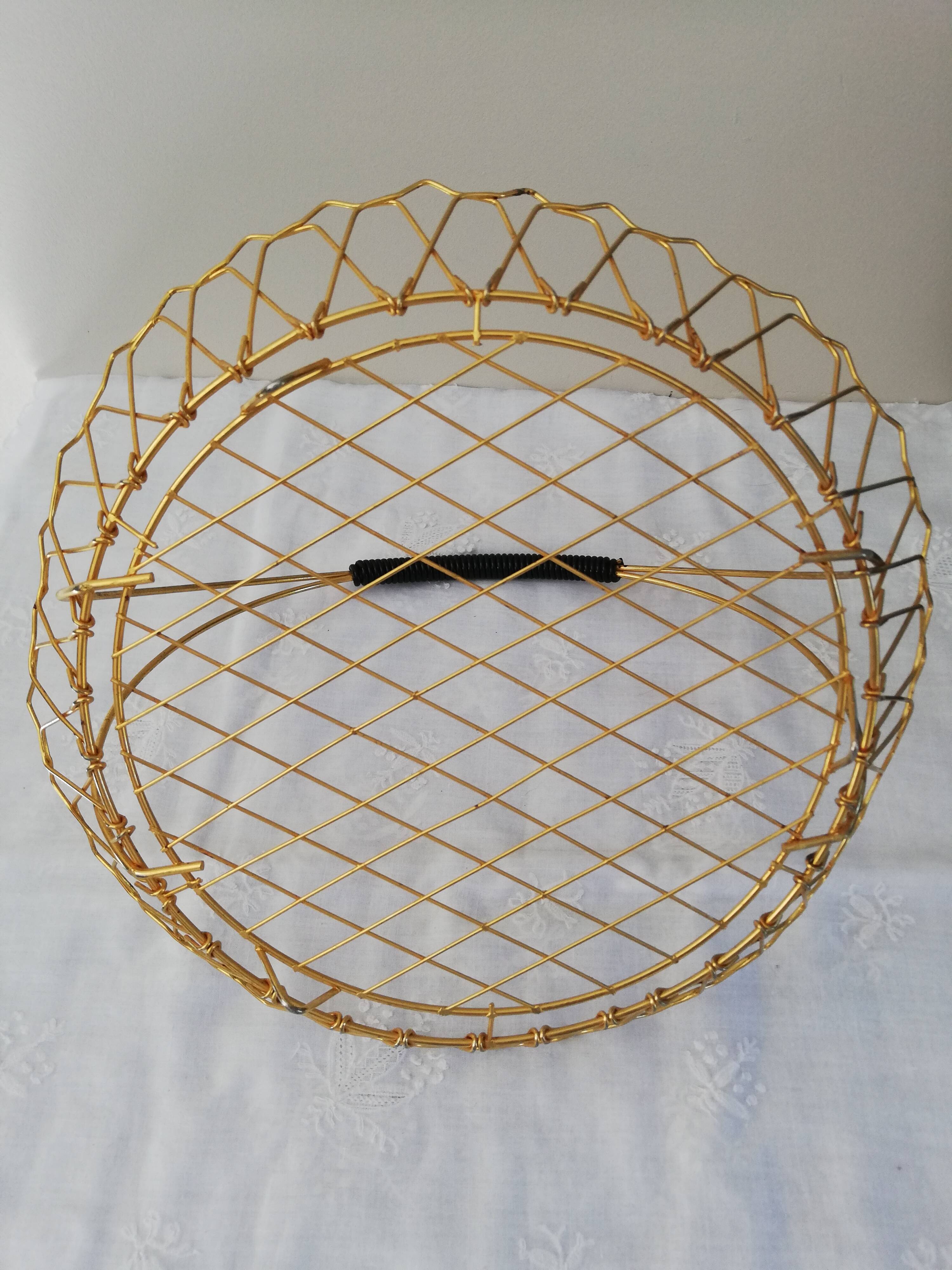 Lot 2 brass baskets and scoubidou 60s