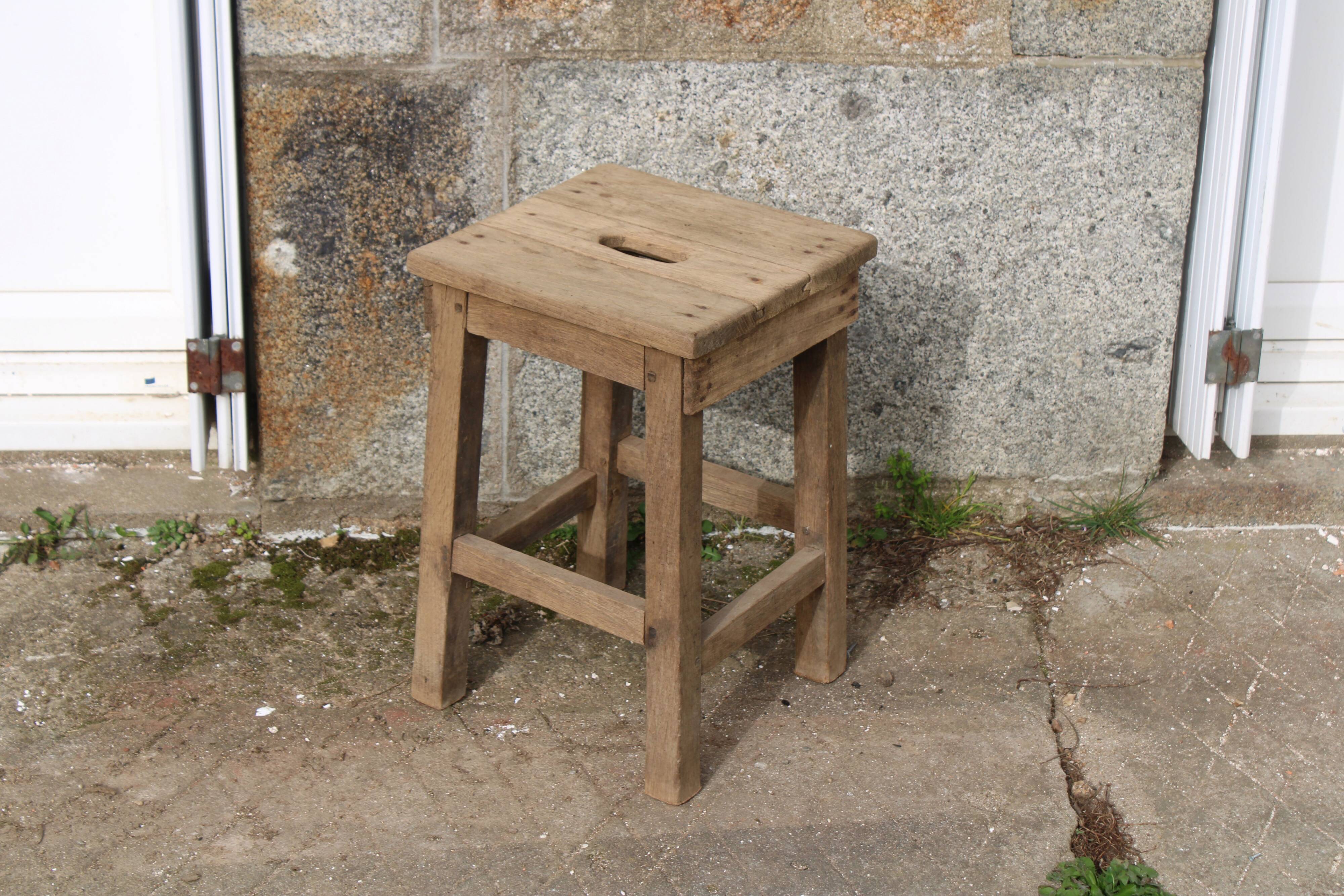 Vintage workshop stool in solid wood – sandblasted
