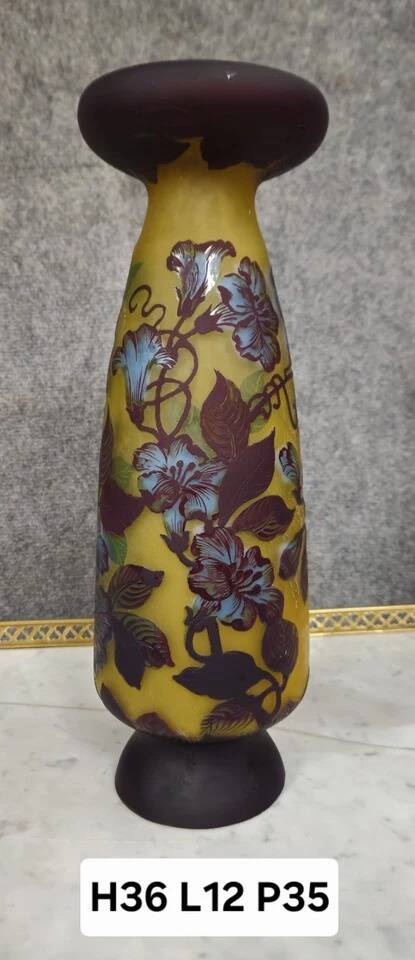 Multilayer glass vase etched with acid – Floral decoration in Art Nouveau style
