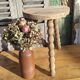 Tabouret tripode de vacher en bois brut
