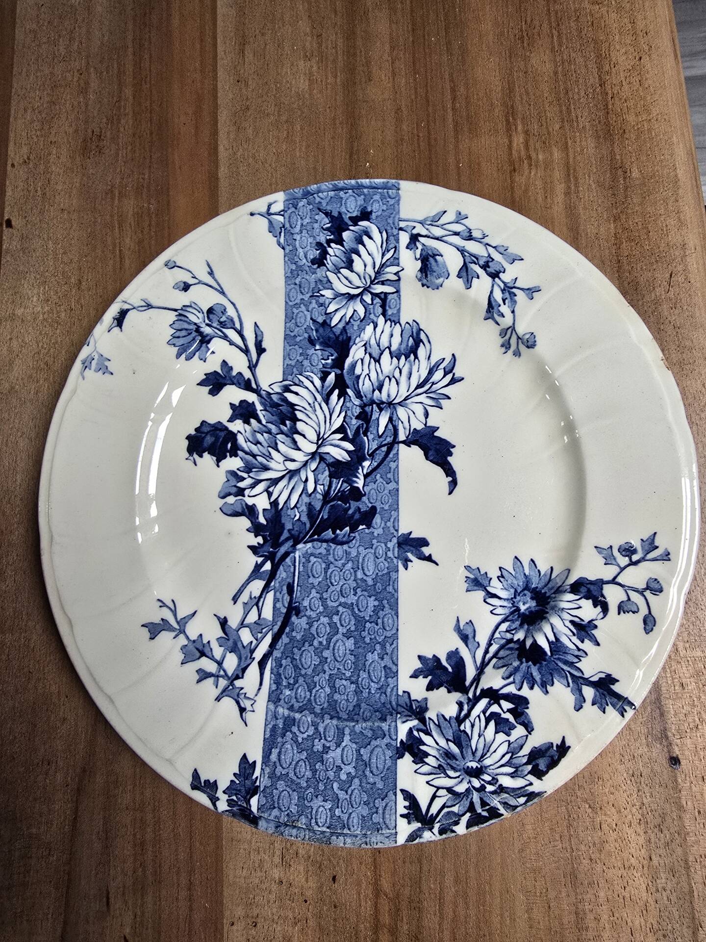 Two flat plates Gien blue tone
