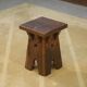 Tabouret brutaliste en chêne début 20ème