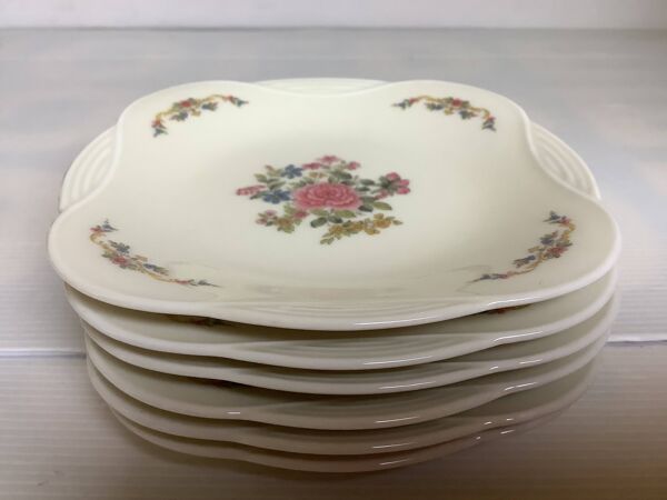 Six petites assiettes à fleurs Raynaud Limoges
