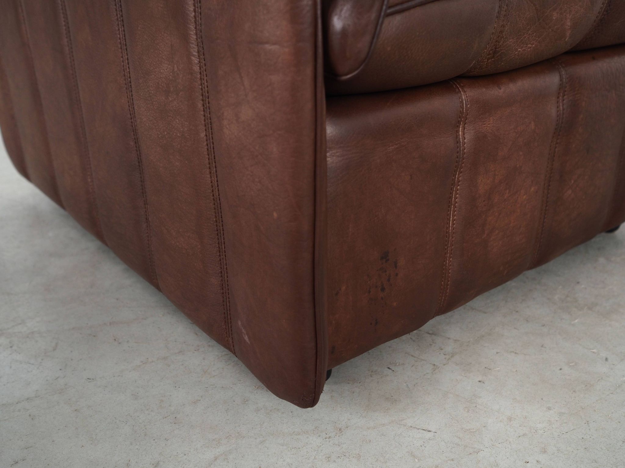 Fauteuil en cuir marron, design suisse, années 1970, fabrication : De Sede