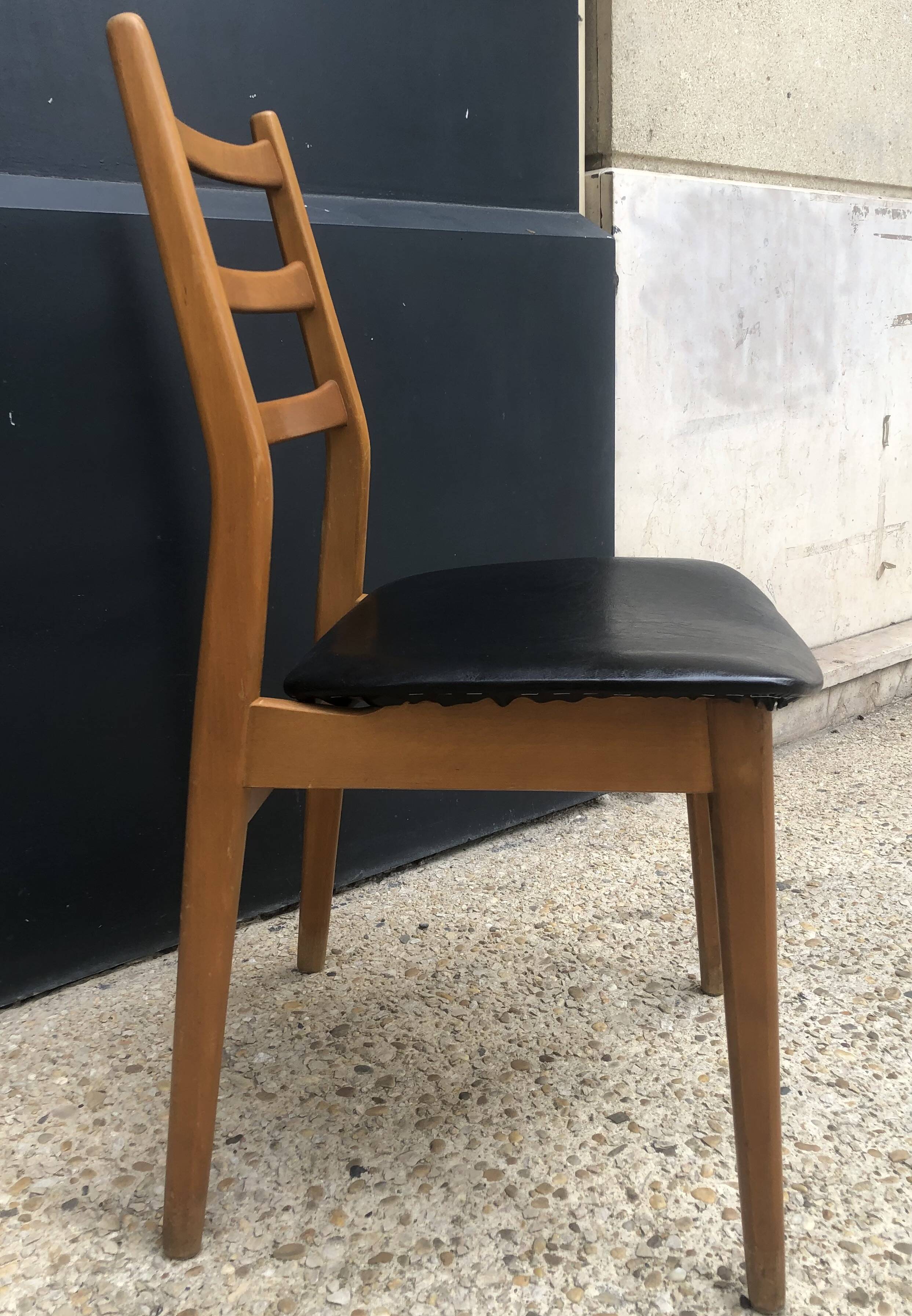 4 chaises années 60/70 bois et skaï noir