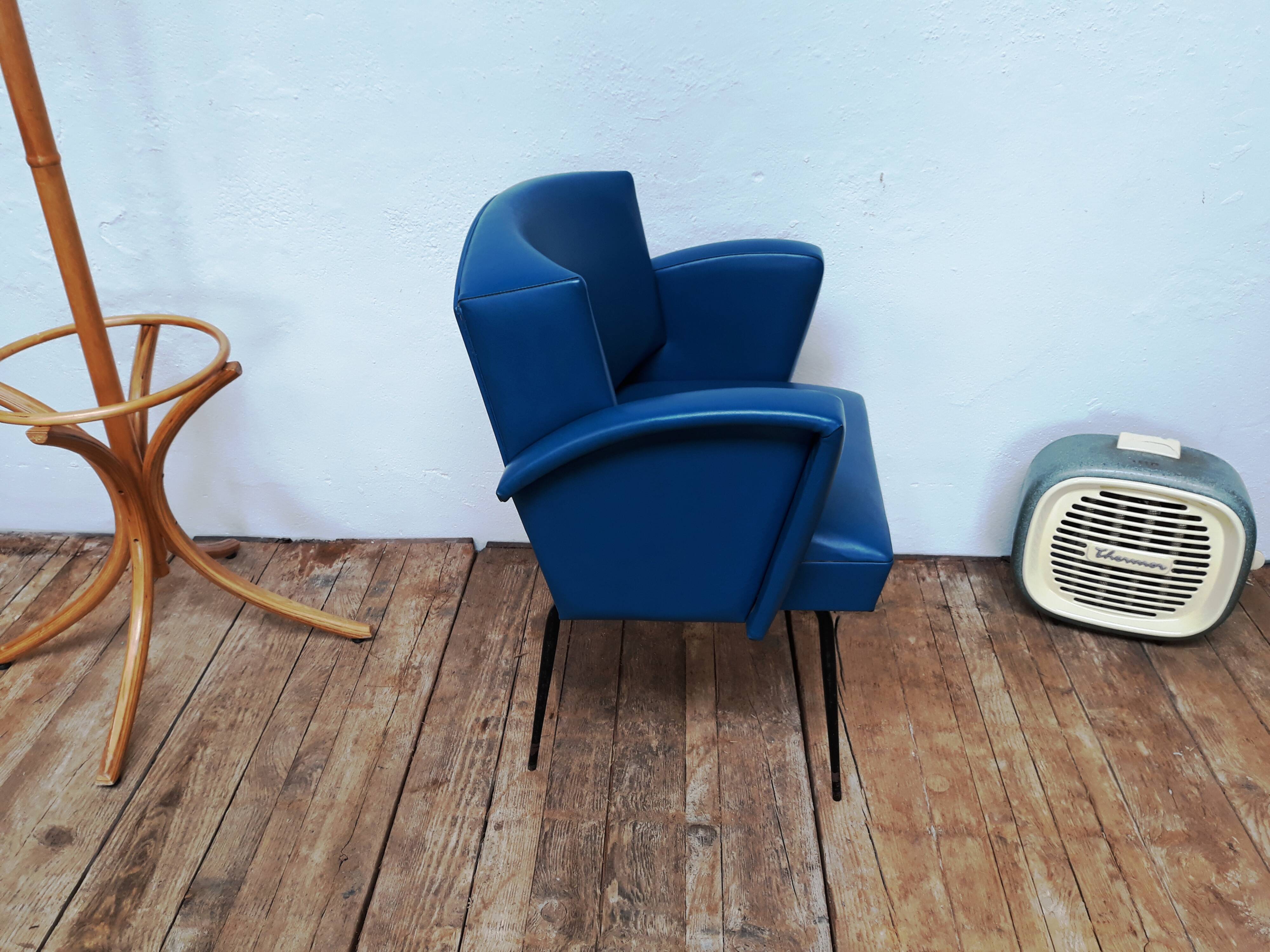 Fauteuil vintage en skaï et pieds métal
