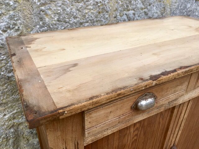 Old parisian buffet sliding doors