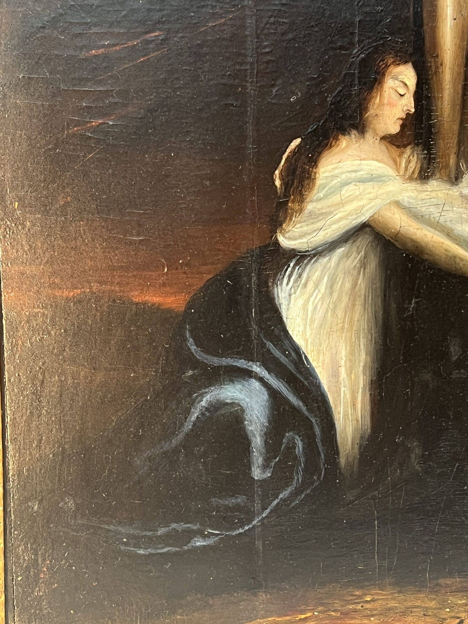Beautiful religious work from the 17th century, oil on panel representing Christ on his cross with Mary Magdalene at his feet
