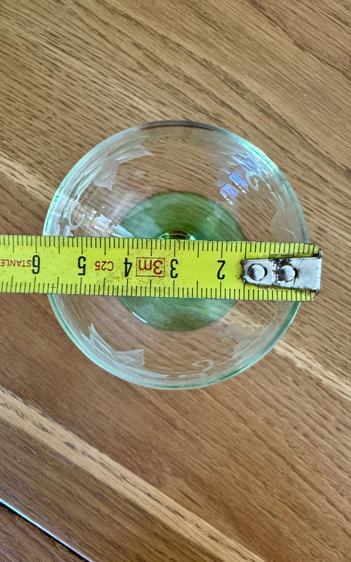 Vente de 13 verres  à vin alsaciens ciselés de grappes et feuilles