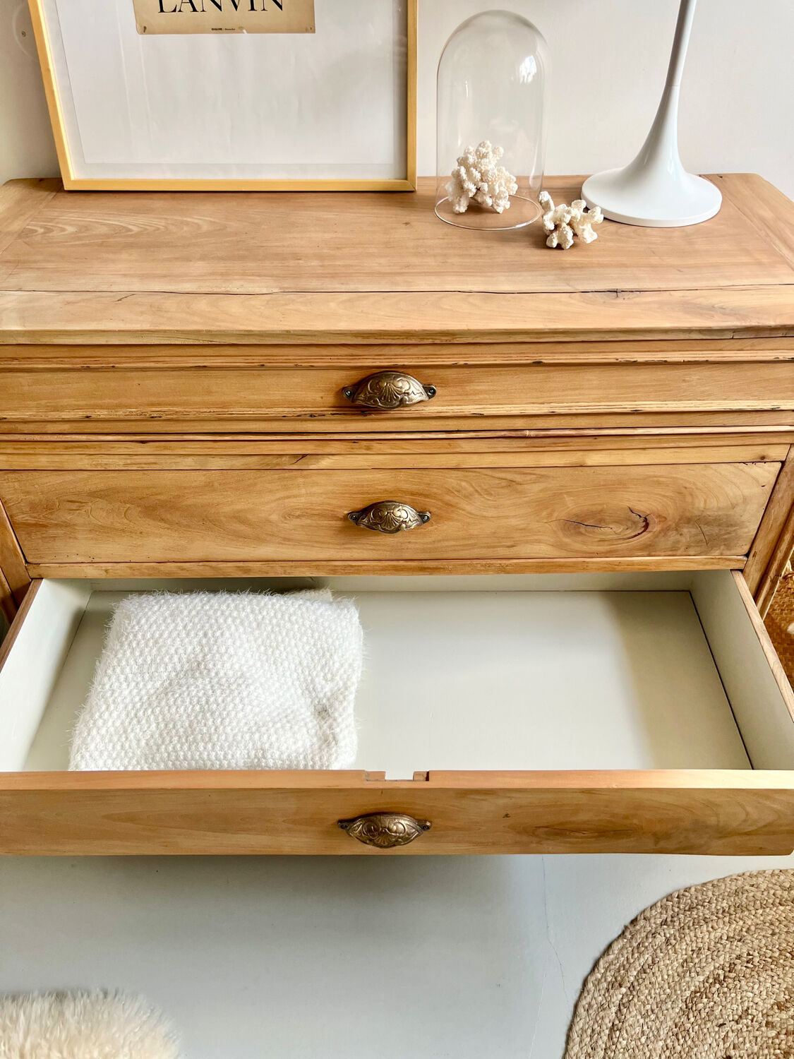 Commode ancienne, meuble de métier en orme massif