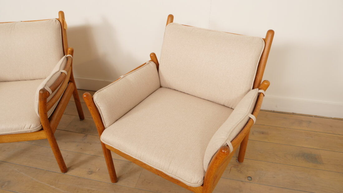 Set of 2 vintage armchairs | Illum Wikkelsø for Silkeborg | Model Genius | Teak