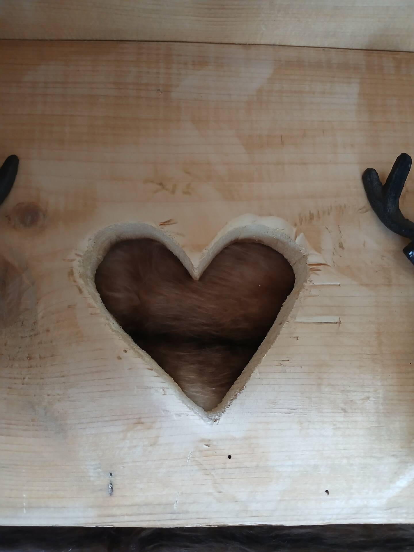 Étagère murale en bois brut