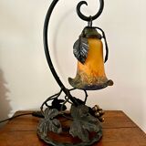 Lampe à poser Art deco en fer forgé et pâte de verre