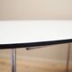 Table blanche, design italien, années 1990, production : Italie
