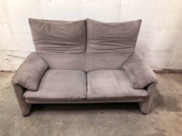 Maralunga 2-seater sofa by Vico Magistretti for Cassina