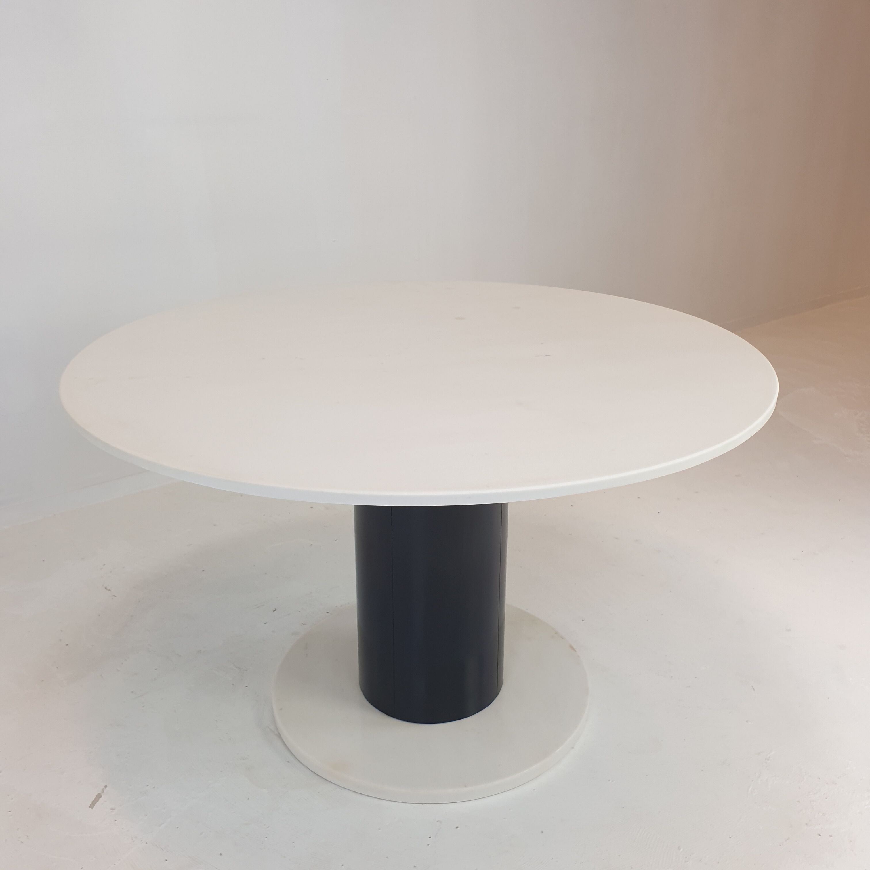 Round marble dining table, 1980's