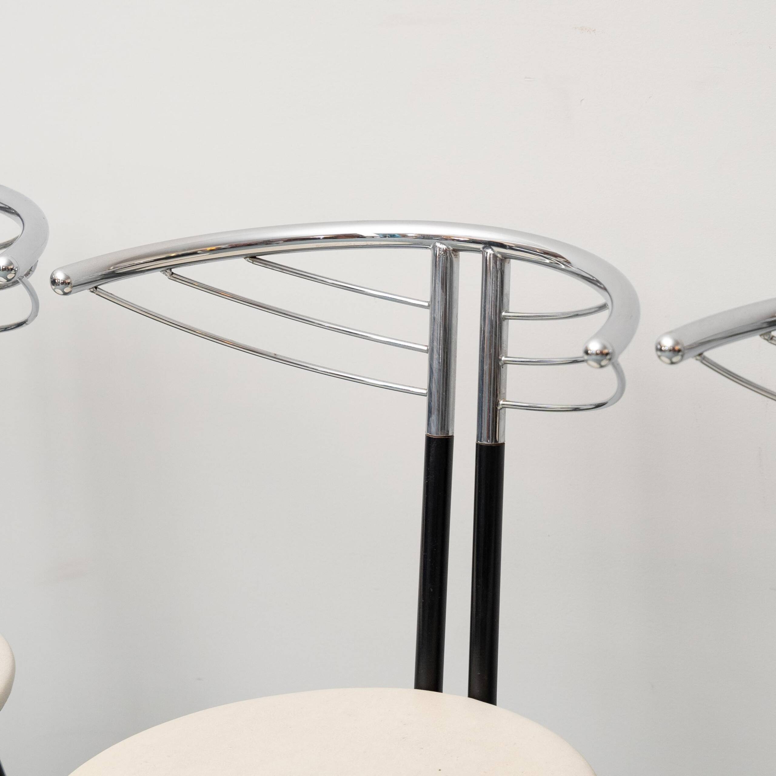 Set of 6 vintage chairs in chromed metal and white fabric, 1980s modernism