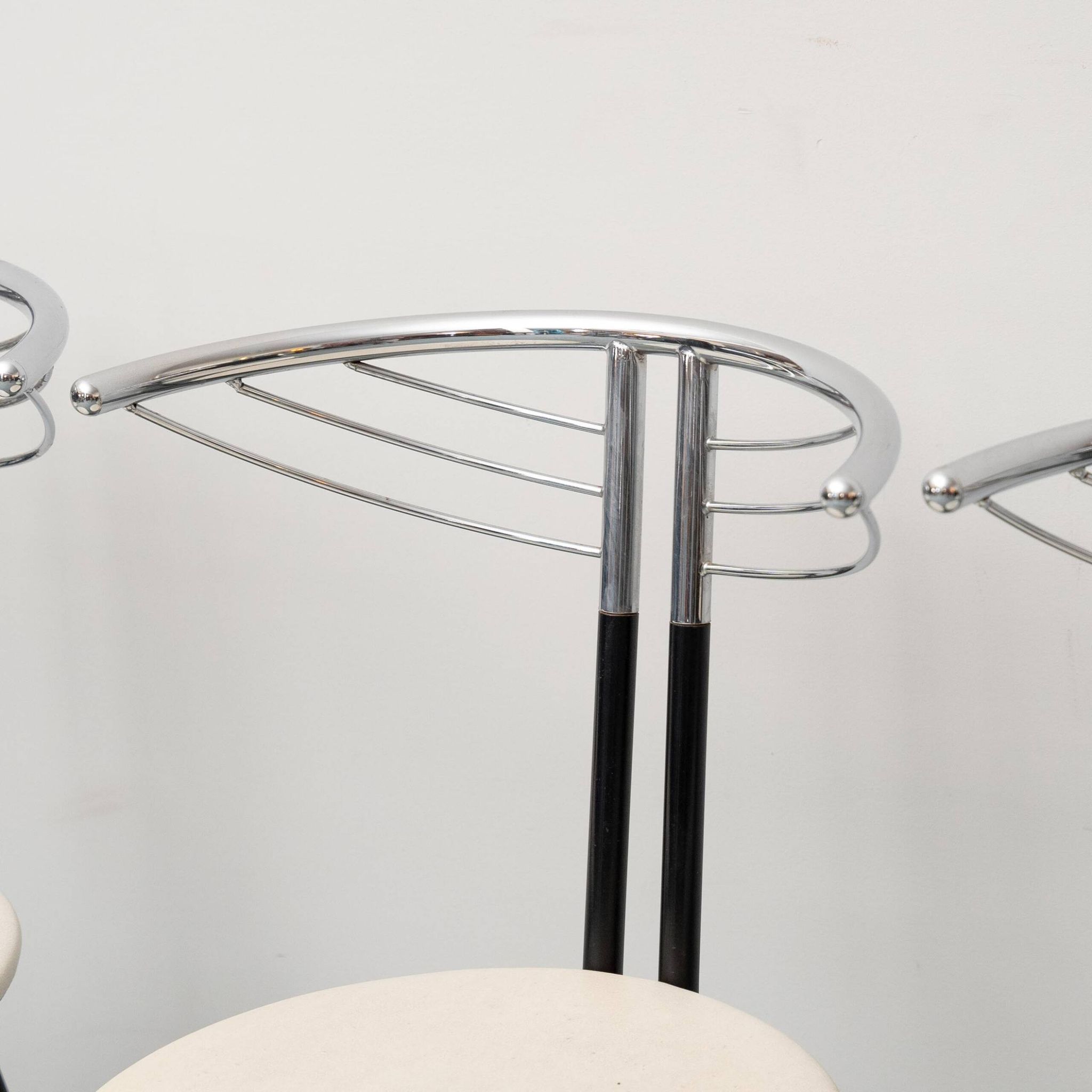 Set of 6 vintage chairs in chromed metal and white fabric, 1980s modernism