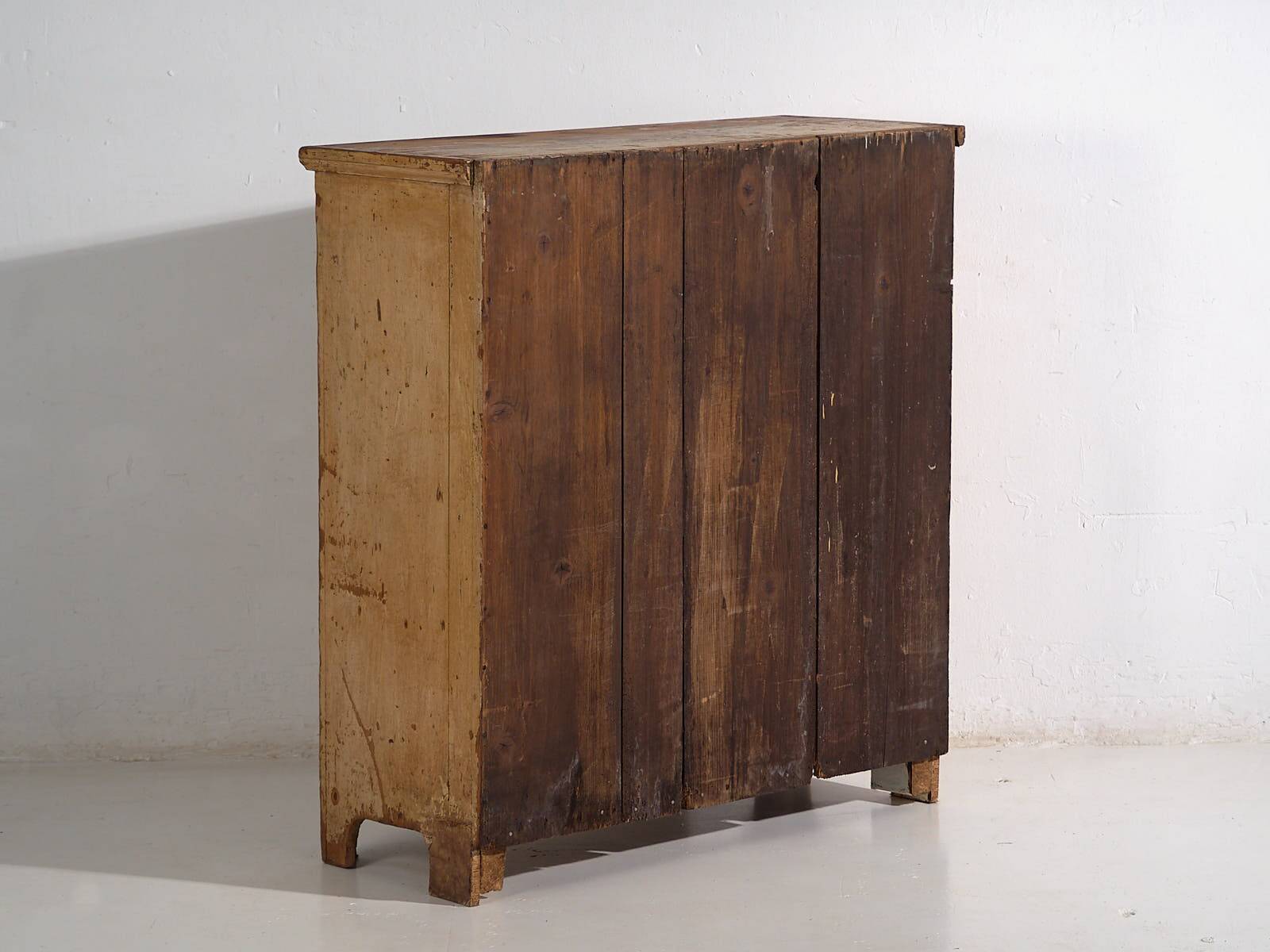 Antique kitchen cupboard (c.1920)