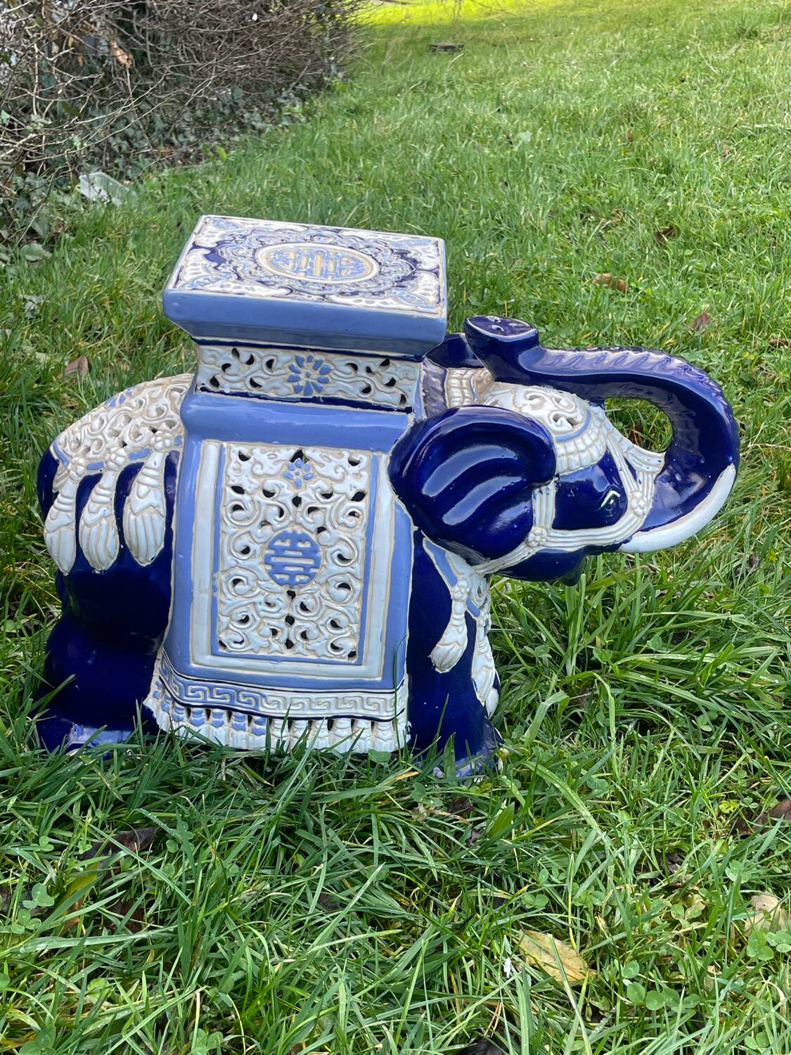 Porte plante, table d’appoint éléphant