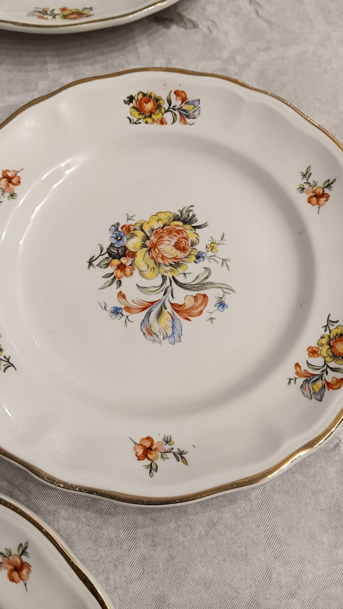 11 starter or dessert plates, KG Lunéville, Marie-Thérèse model - Yellow, blue floral patterns