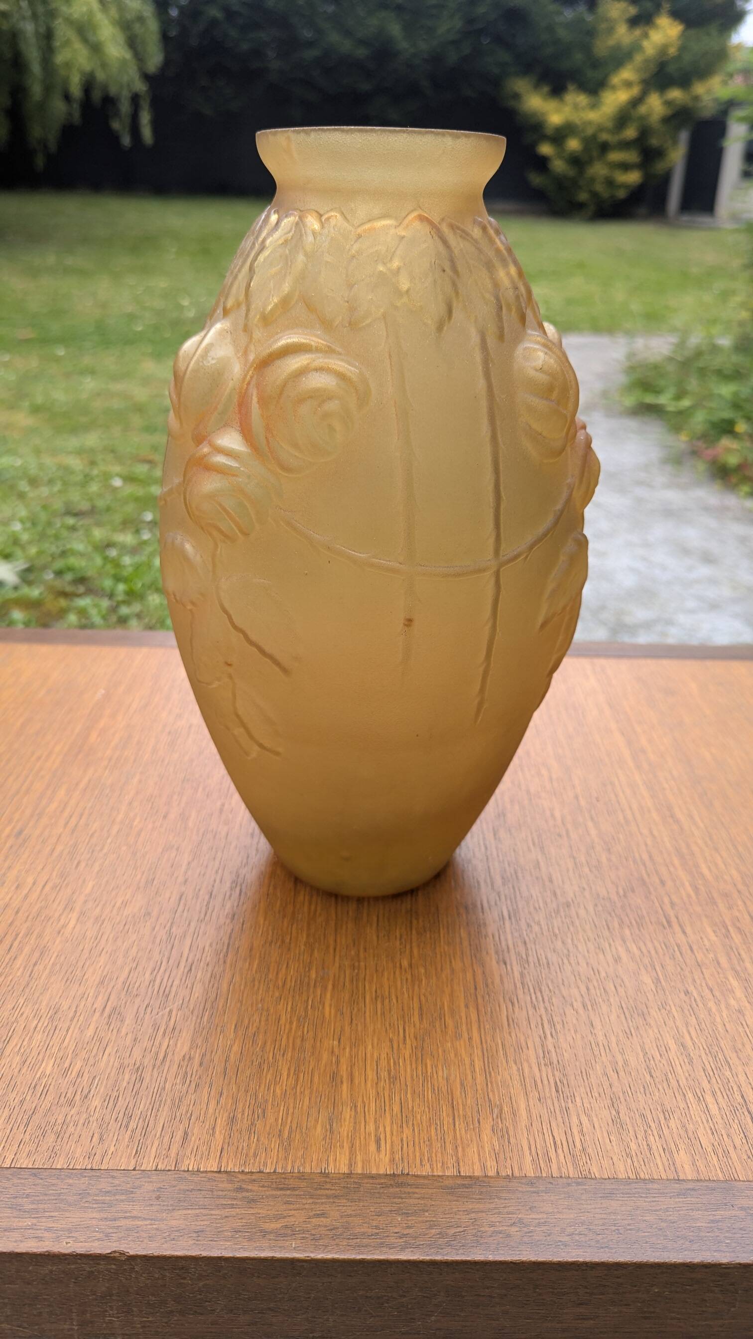 Art Deco vase in frosted glass with rose decoration – amber colour