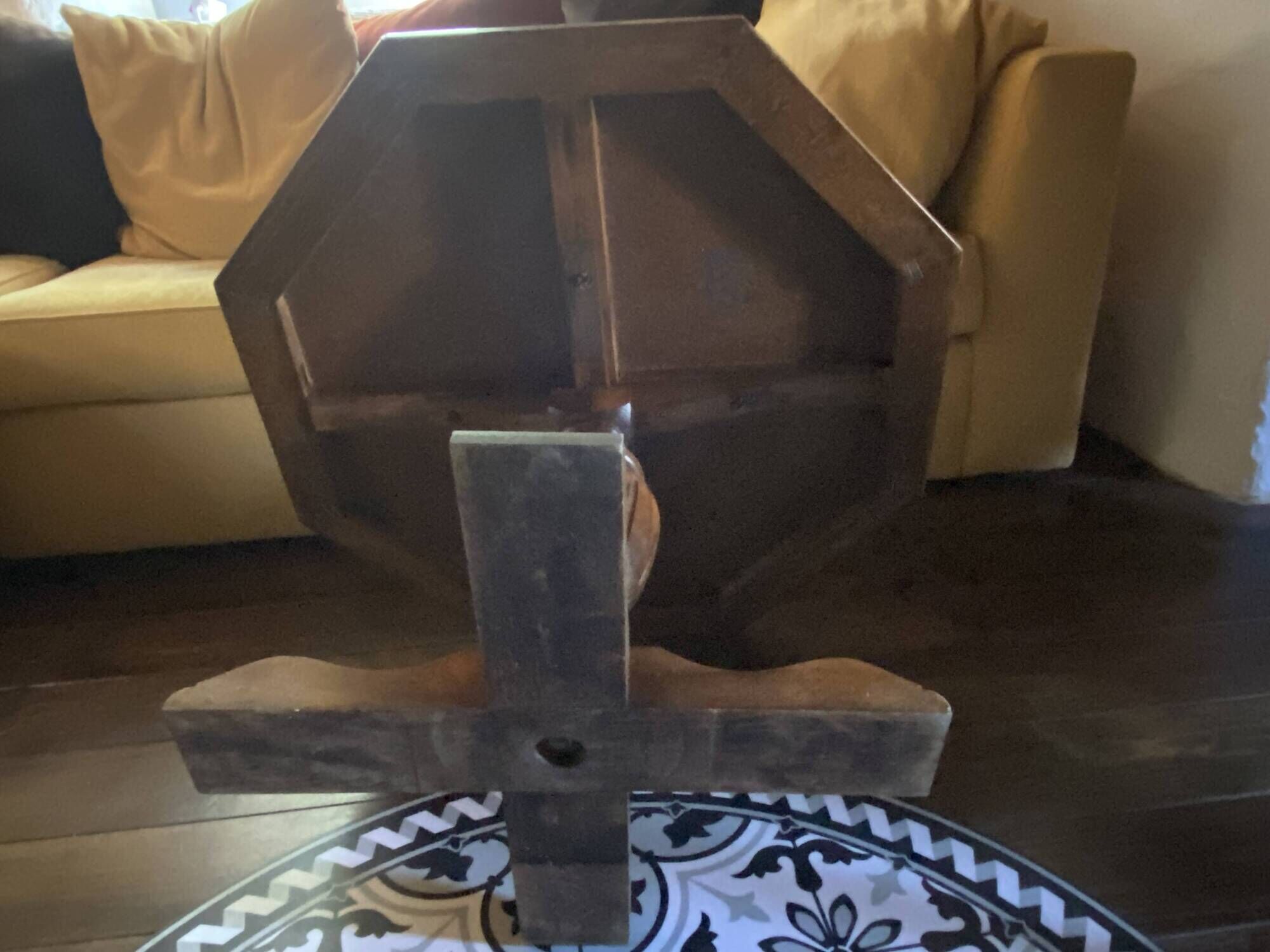 Octagonal coffee table signed by Jean D’Asti