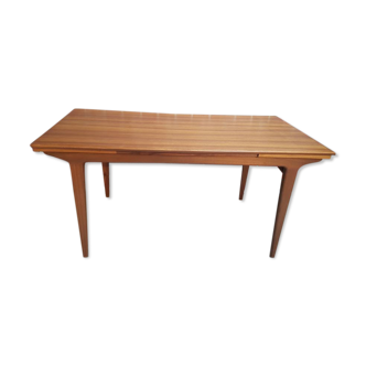 Table en bois scandinave