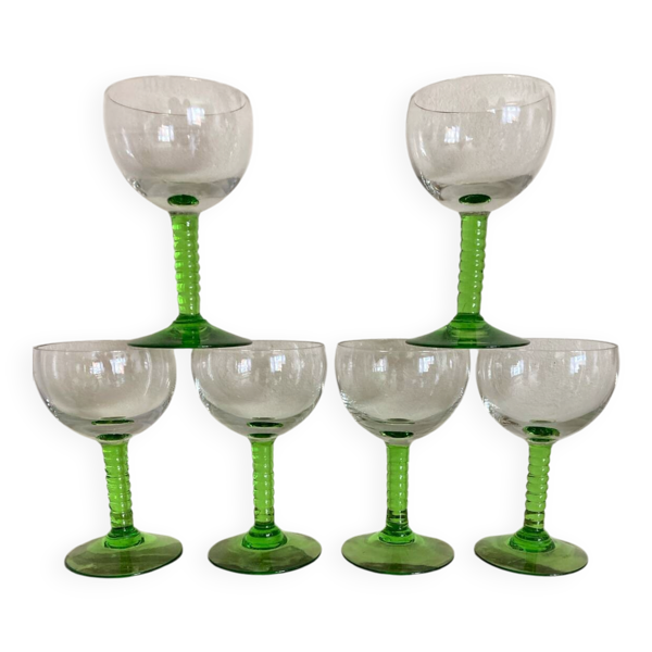 Verres à pied vert
