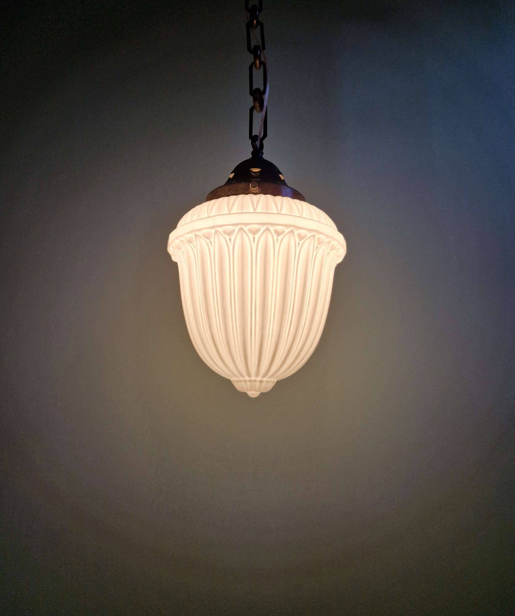 Art Deco suspension in pressed white opaline, 1920-30.
