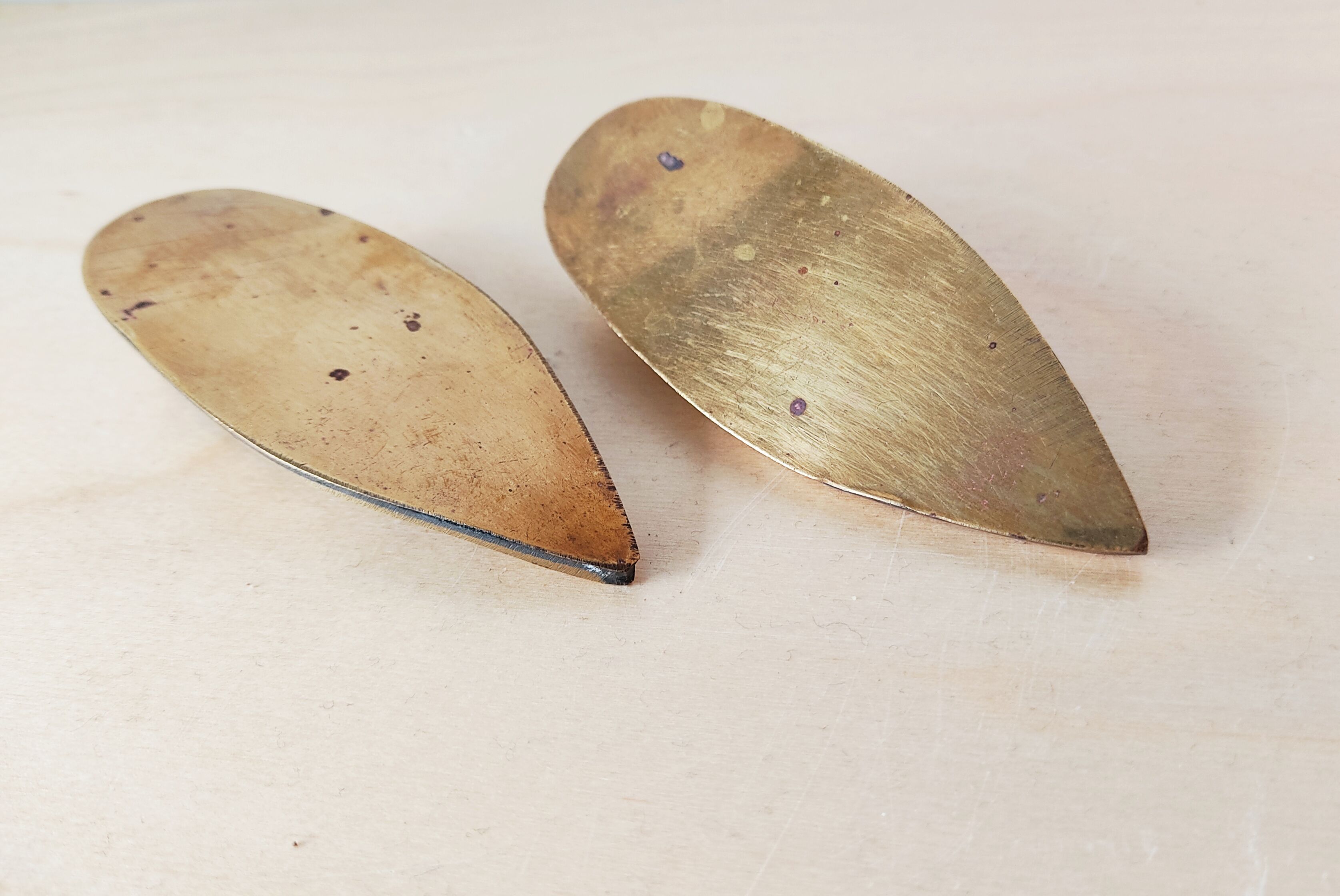 Paire de cendriers babouches en bronze