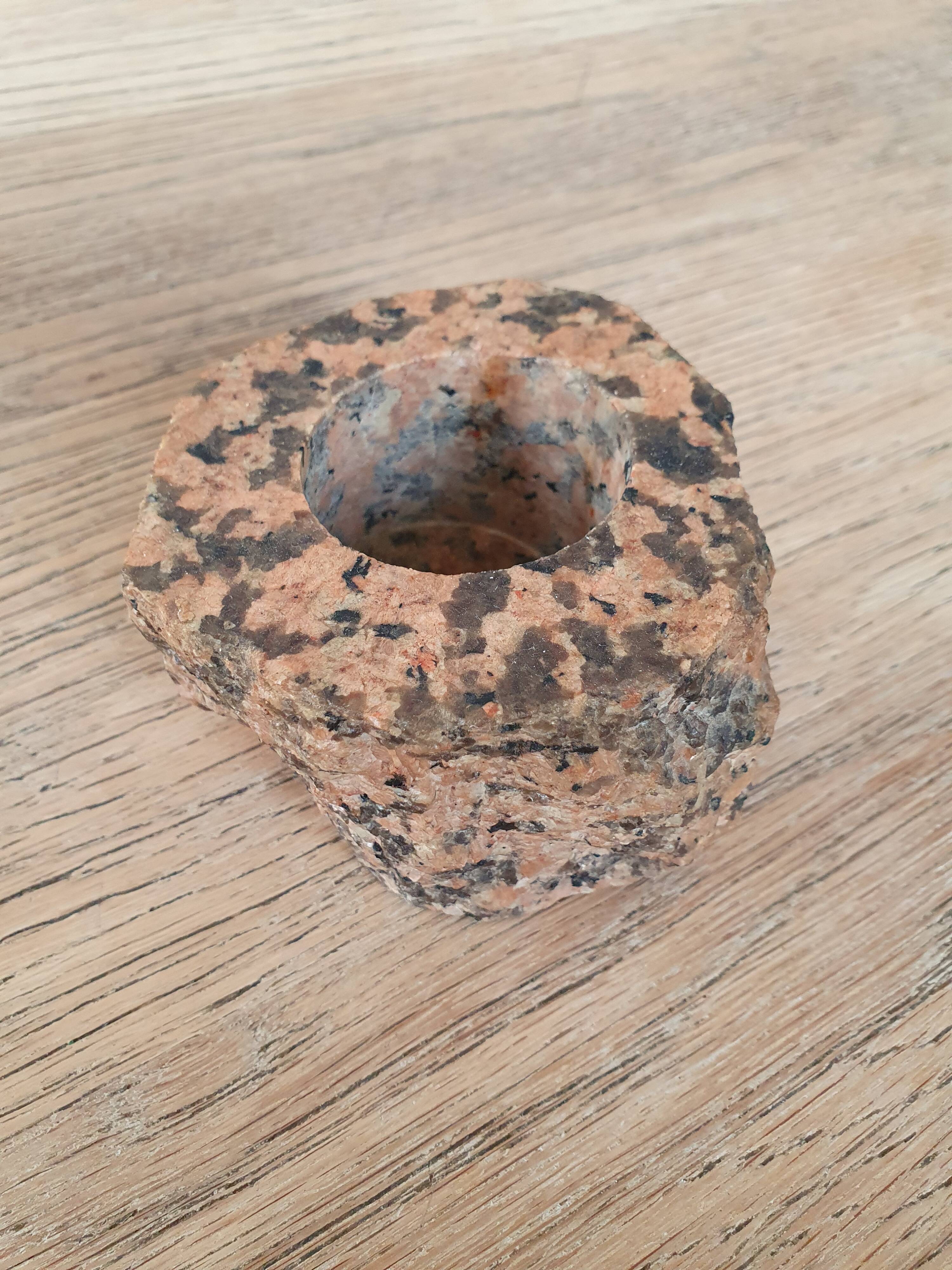 Granite ashtray (General de Gaulle)