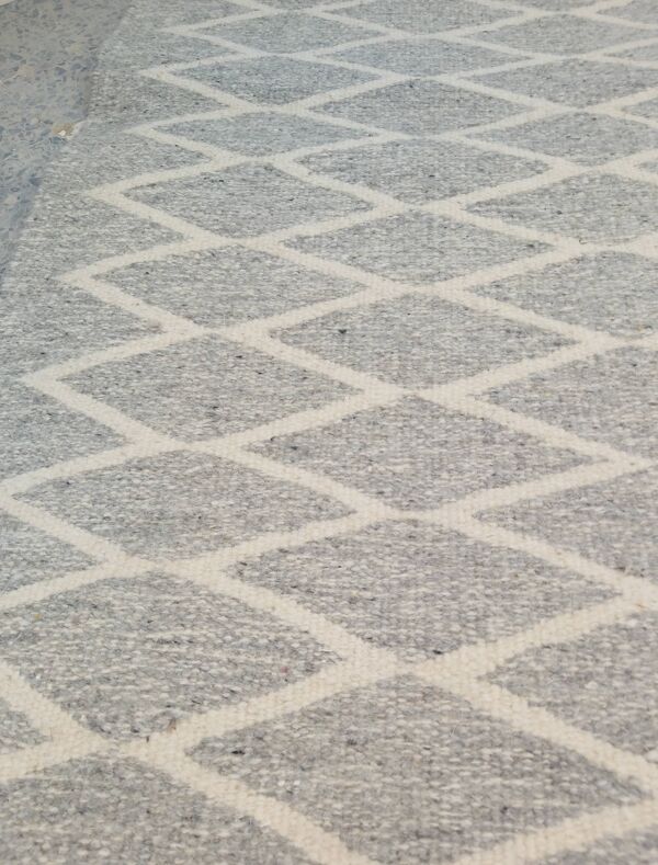 Tapis margoum gris et beige berbère