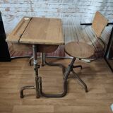 Old and reglable school puputre