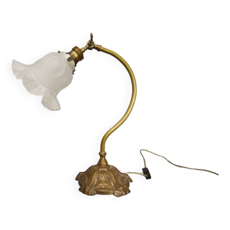 Lampe de table tulipe à col de cygne en laiton de style Art nouveau
