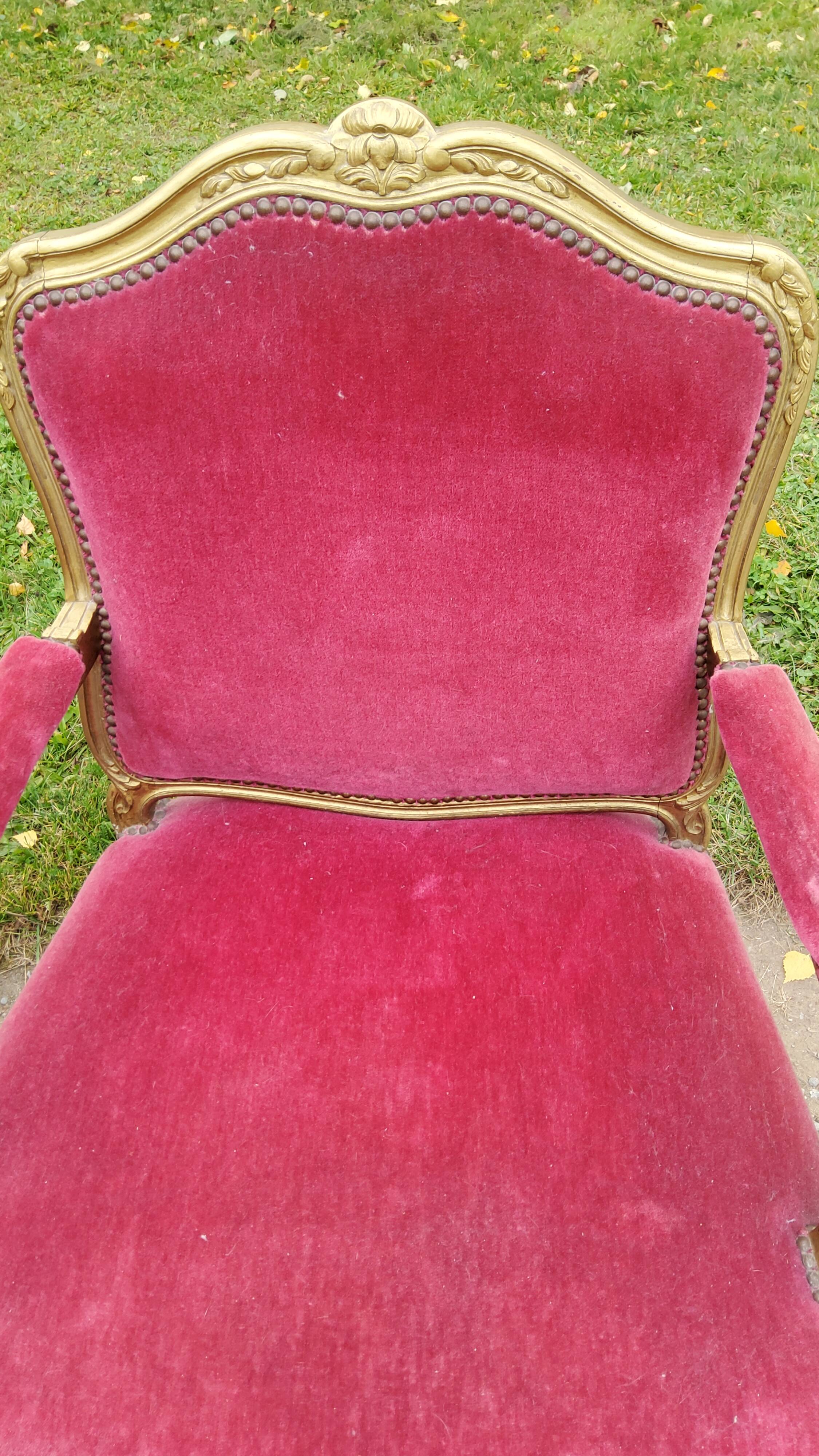 Paire de fauteuils XIXième siècle à la reine de style Louis XV bois doré